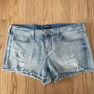 Express Distressed Shortie